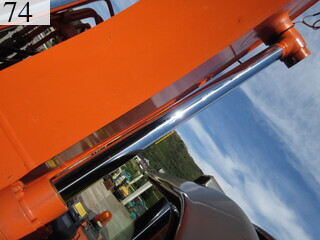 中古建設機械 中古 日立建機 HITACHI 油圧ショベル・バックホー ０．４－０．５立米 ZX135US-3