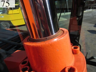 中古建設機械 中古 日立建機 HITACHI 油圧ショベル・バックホー ０．４－０．５立米 ZX135US-3