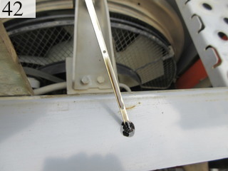 中古建設機械 中古 日立建機 HITACHI 油圧ショベル・バックホー ０．４－０．５立米 ZX135US-3