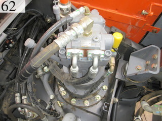 中古建設機械 中古 日立建機 HITACHI 油圧ショベル・バックホー ０．４－０．５立米 ZX135US-3