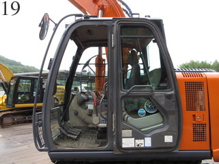 中古建設機械 中古 日立建機 HITACHI 油圧ショベル・バックホー ０．４－０．５立米 ZX135USK-3