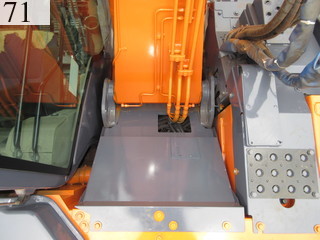 中古建設機械 中古 日立建機 HITACHI 油圧ショベル・バックホー ０．４－０．５立米 ZX135USK-3