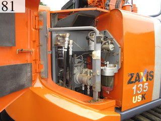 中古建設機械 中古 日立建機 HITACHI 油圧ショベル・バックホー ０．４－０．５立米 ZX135USK-3