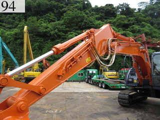 中古建設機械 中古 日立建機 HITACHI 油圧ショベル・バックホー ０．４－０．５立米 ZX135USK-3