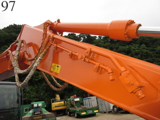 中古建設機械 中古 日立建機 HITACHI 油圧ショベル・バックホー ０．４－０．５立米 ZX135USK-3