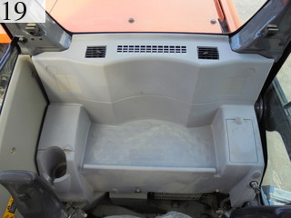 中古建設機械 中古 日立建機 HITACHI 油圧ショベル・バックホー ０．７－０．９立米 ZX200-3