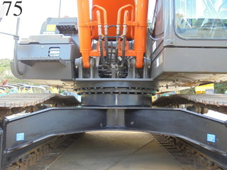 中古建設機械 中古 日立建機 HITACHI 油圧ショベル・バックホー ０．７－０．９立米 ZX200-3