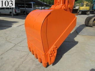 中古建設機械 中古 日立建機 HITACHI 油圧ショベル・バックホー ０．７－０．９立米 ZX200-3