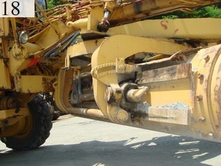 中古建設機械 中古 コマツ KOMATSU モーターグレーダー アーティキュレート式 GD31RC-3A