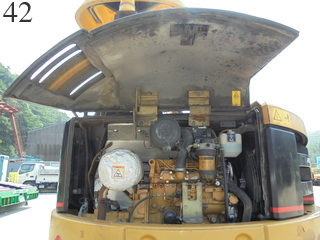 中古建設機械 中古 キャタピラー CAT 油圧ショベル・バックホー ０．２－０．３立米 304CR