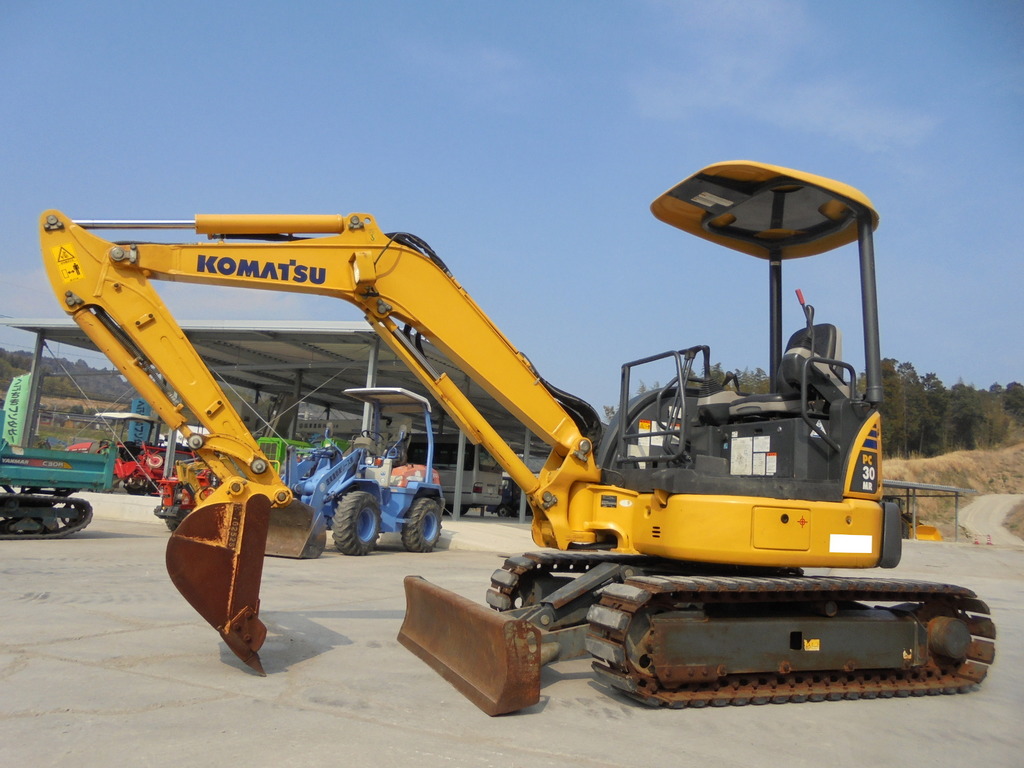 中古建設機械 中古 コマツ KOMATSU 油圧ショベル・バックホー ０．１立米以下 PC30MR-3