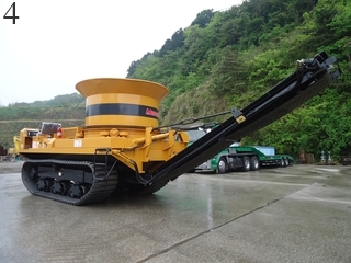 Used Construction Machine Used MOROOKA MOROOKA Mobile shredder Chipper MC-2000