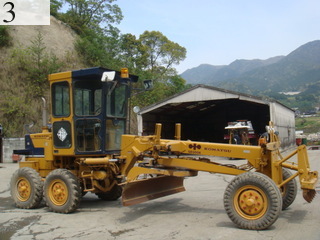中古建設機械 中古 コマツ KOMATSU モーターグレーダー アーティキュレート式 GD300A-1