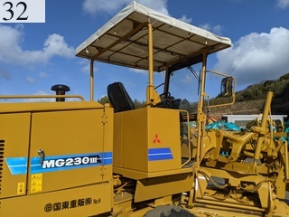 中古建設機械 中古 三菱重工業 MITSUBISHI モーターグレーダー アーティキュレート式 MG230III