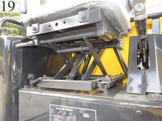 中古建設機械 中古 コマツ KOMATSU モーターグレーダー アーティキュレート式 GD405A-3E0
