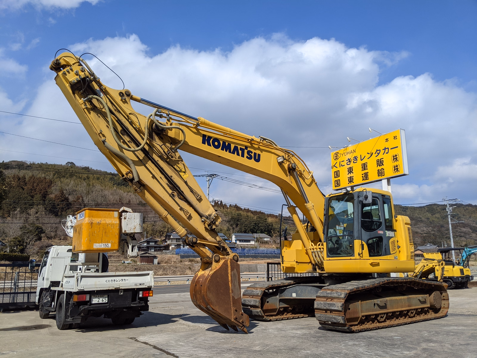 中古建設機械 中古 コマツ 油圧ショベル・バックホー ０．７－０．９立米 PC228USLC-10 写真