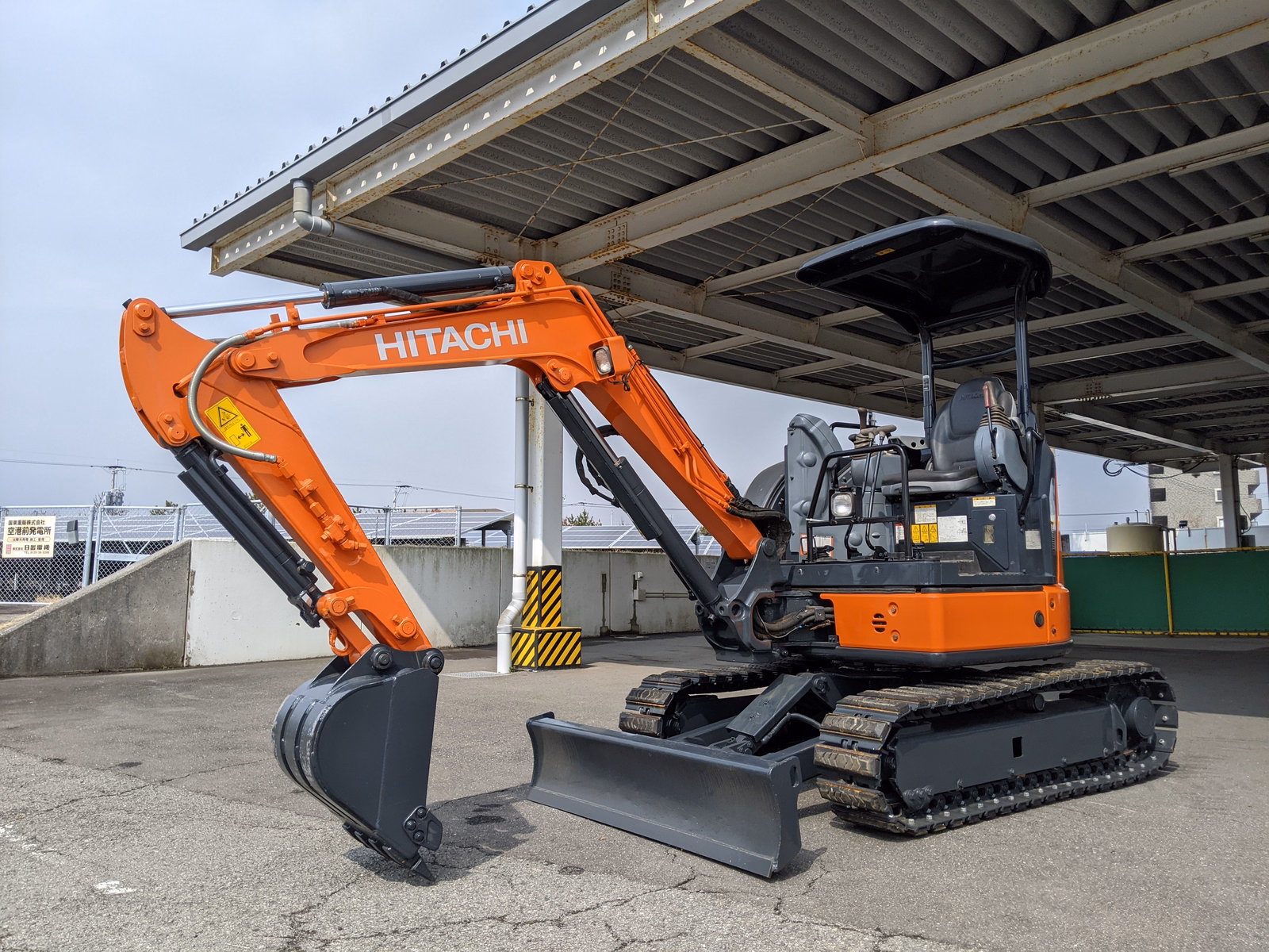 中古建設機械 中古  油圧ショベル・バックホー ０．１立米以下 ZX30U-5B 写真