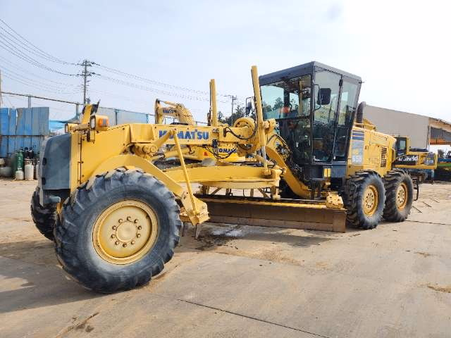 中古建設機械 中古 コマツ モーターグレーダー アーティキュレート式 GD655-3E0 写真