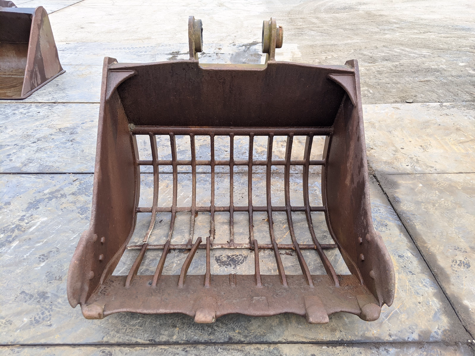 Used Construction Machine Used KOBELCO Skeleton bucket  SK200Skeleton bucket Photos