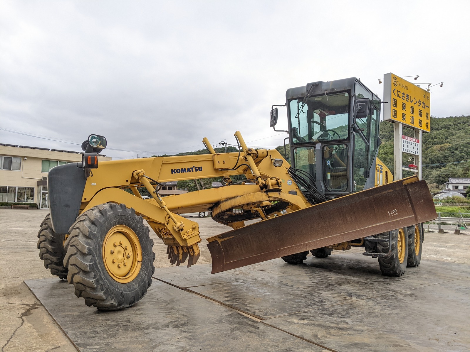 中古建設機械 中古 コマツ KOMATSU モーターグレーダー アーティキュレート式 GD405A-3